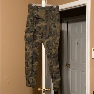 Camouflage pants size Large w/belt